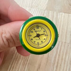 Digits retro yellow green enamel gold tone watch ring NEW BATTERY